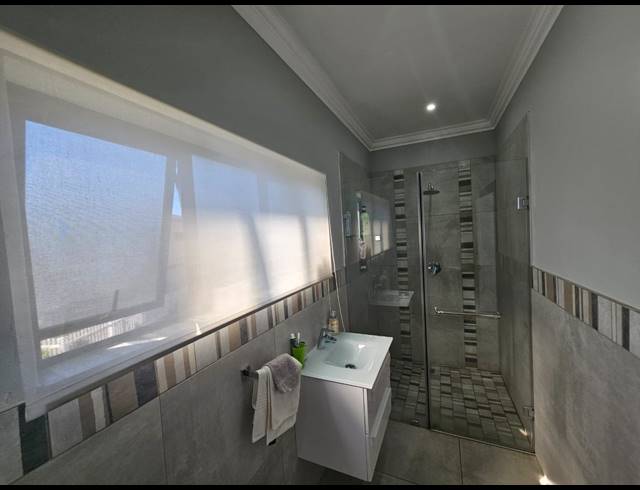 3 BEDROOM HOUSE FOR SALE IN NEW SALT ROCK CITY